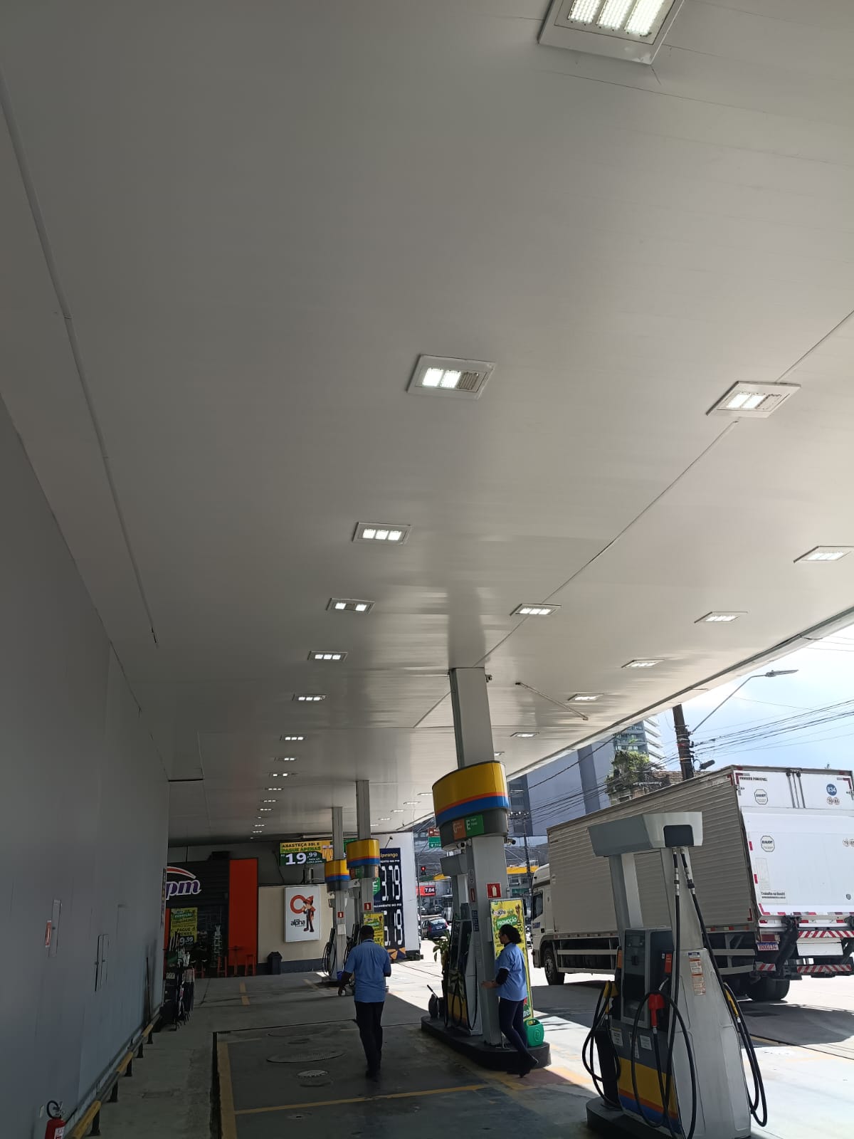 Iluminação comercial — Área externa